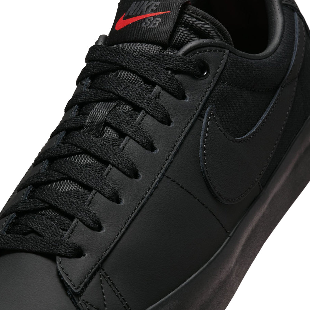 Nike SB  - Blazer Low Pro GT ISO - Triple Black